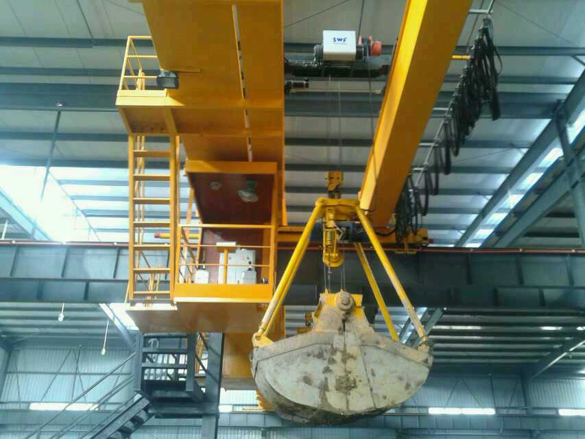 3.1、第三代半自動(dòng)抓斗起重機(jī).jpg